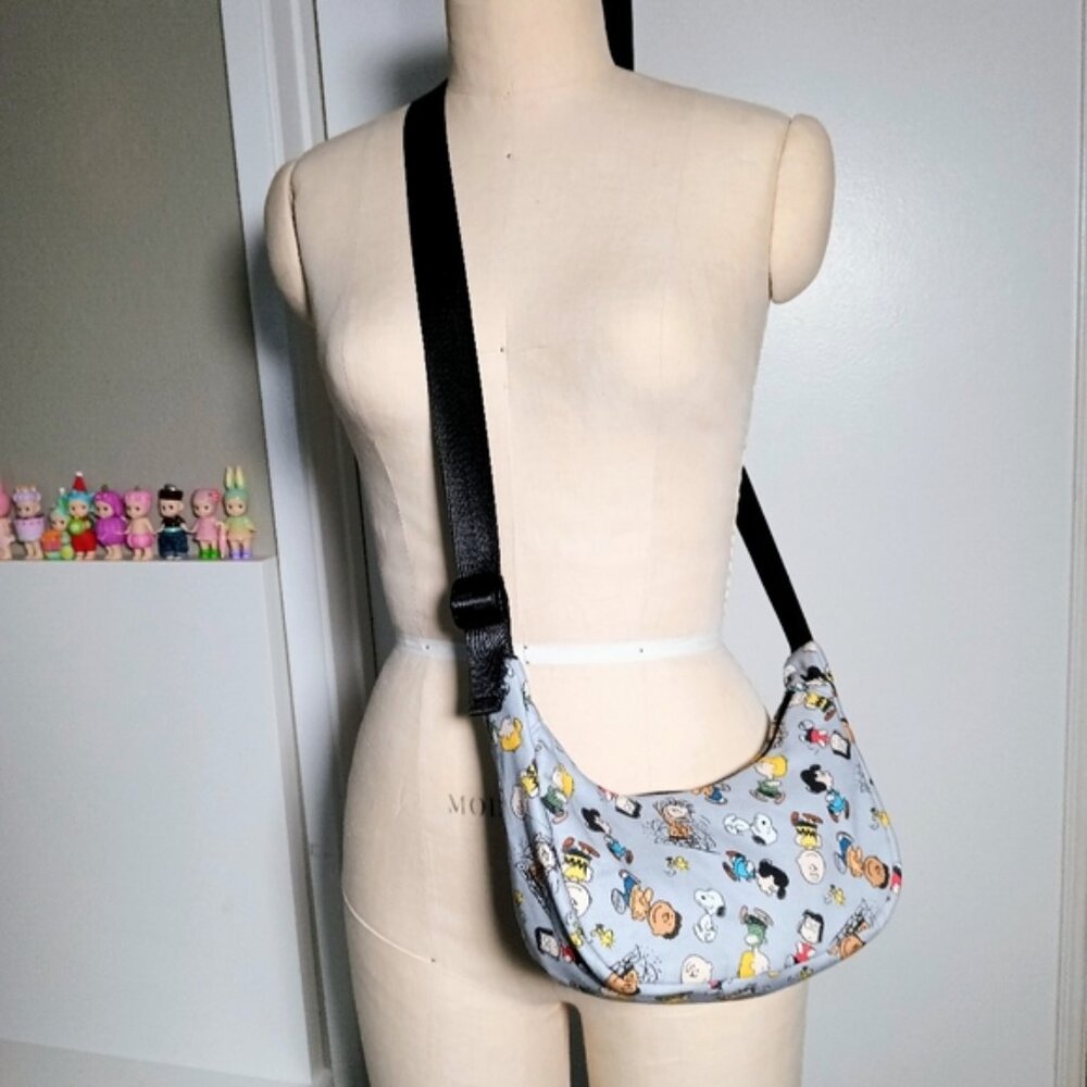 SOLD Custom Peanuts Snoopy Small Crescent Bag Grey - Picture 5 of 7